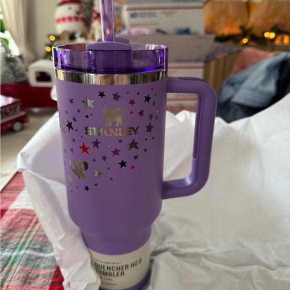 Olivia Rodrigo Stanley 40oz - Picture 2 of 3